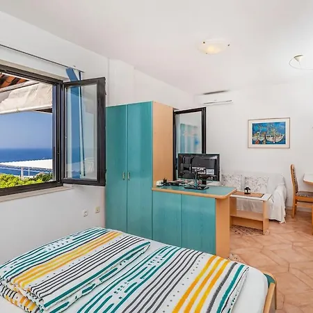 Iconic Old Town View Apartment